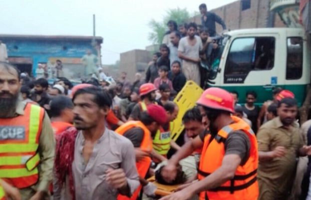 13 perish as truck falls over bus in Rahim Yar Khan
