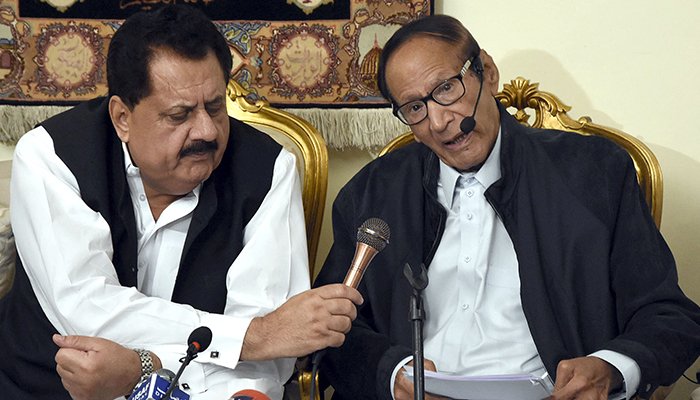 Former prime minister and President PML-Q Chaudhry Shujaat Hussain addressing a press conference at his residence in Islamabad on August 01, 2022. — Online