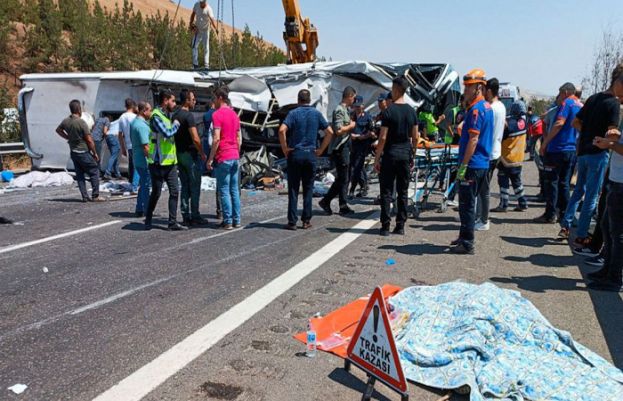 Road accident kills at least 16 people in Turkey