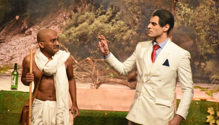Artists play the characters of  Indias founding father Mahatma Gandhi (left) and Quaid-e-Azam Muhammad Ali Jinnah during the theatre play Saadhay 14 August in Karachi, on August 16, 2022. — Arts Council