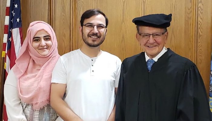 Judge Frank Caprio wearing traditional Peshawari cap gifted by a Pakistani couple living in the US. —  Screengrab via Facebook
