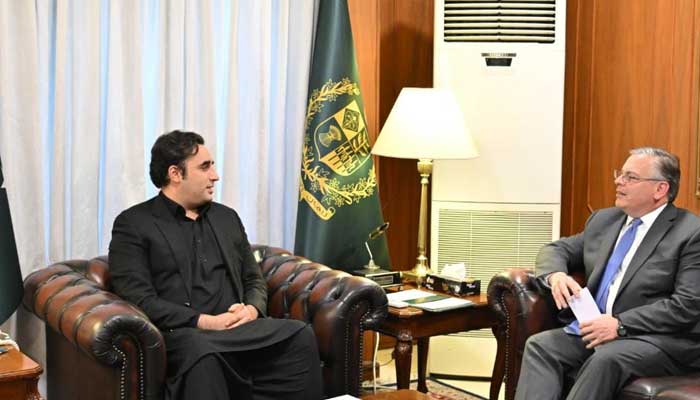 Foreign Minister Bilawal Bhutto-Zardari (L) and US ambassador to Pakistan Donald Blome. — Foreign Office