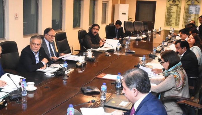 Federal Minister for Finance and Revenue Senator Mohammad Ishaq Dar chaired the ECNEC meeting on October 31, 2022. PID