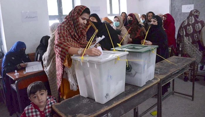 Women casting their votes during the first phase of the local government elections. — APP/File