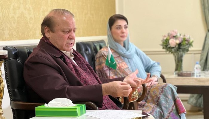 PML-N supremo Nawaz Sharif (left) addresses a press conference in London, on October 9, 2022. — Twitter/MaraymNawaz