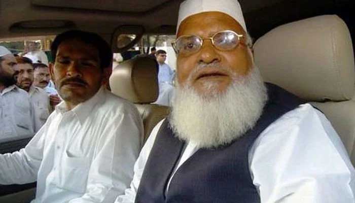 Pakistans Grand Mufti and renowned Islamic scholar Maulana Mufti Rafi Usmani. — AFP/File