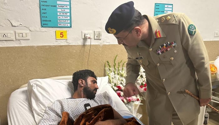 Chief of Army Staff (COAS) General Asim Munir (right) inquires about the well-being of a soldier injured during the Bannu operation at the CMH in Rawalpindi on December 21, 2022. — ISPR