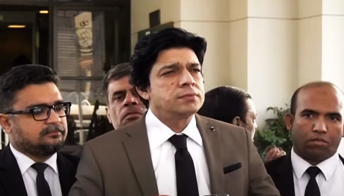 Former PTI leader Faisal Vawda addresses a press conference outside the Supreme Court on November 25, 2022. — YouTube/GeoNews