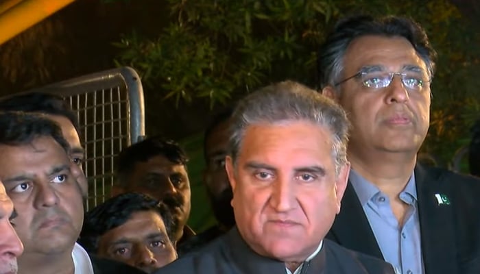 PTI Vice Chairman Shah Mahmood Qureshi addresses a press conference in Lahore along with the partys top brass in Lahore on December 7, 2022. — YouTube/HumNewsLive