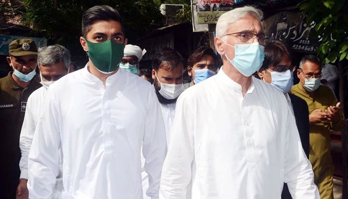 Estranged PTI leader Jahangir Tareen (right) and his son arrive for a case hearing at a judicial complex in Lahore on May 31, 2021. — PPI