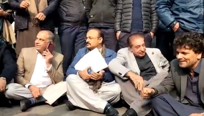 Pakistan Tehreek-e-Insaf (PTI) MNAs stage sit-in outside National Assembly Speaker Pervez Ashrafs official residence on Monday, January 23, 2022 in Islamabad. — Twitter screengrab/PTIofficial