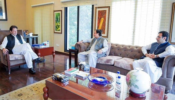 Former Pubjab chief minister and PTI president Chaudhry Parvez Elahi called on PTI Chairman Imran Khan on Augut 22, 2022 in Islamabad. — NNI