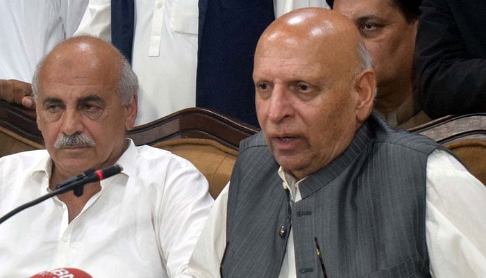 Pakistan Muslim League Quaid (PML-Q) leader Chaudhry Muhammad Sarwar speaks during a press conference at the Peshawar Press Club in Peshawar on Thursday, June 1, 2023. — PPI