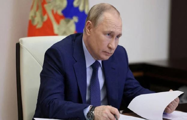 Putin announces 2024 presidential run, seeking extension until 2030