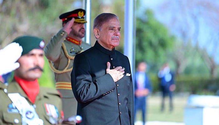 PM Shehbaz Sharif inspecting Guard of Honor presented by a contingent of Pakistan’s armed forces upon arrival at Prime Minister House. — APP